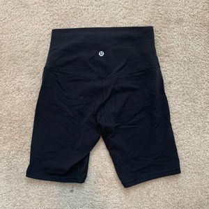 LULU LEMON BIKE SHORT SIZE 4 -8 inch